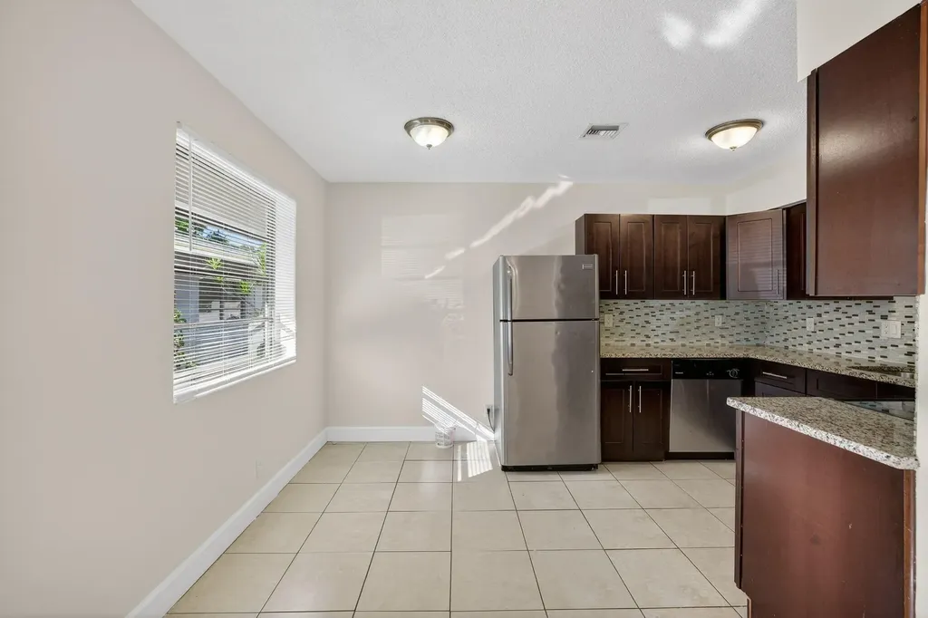 2500 SW 18th Terrace Fort Lauderdale FL 33315