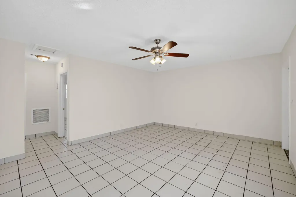 2500 SW 18th Terrace Fort Lauderdale FL 33315