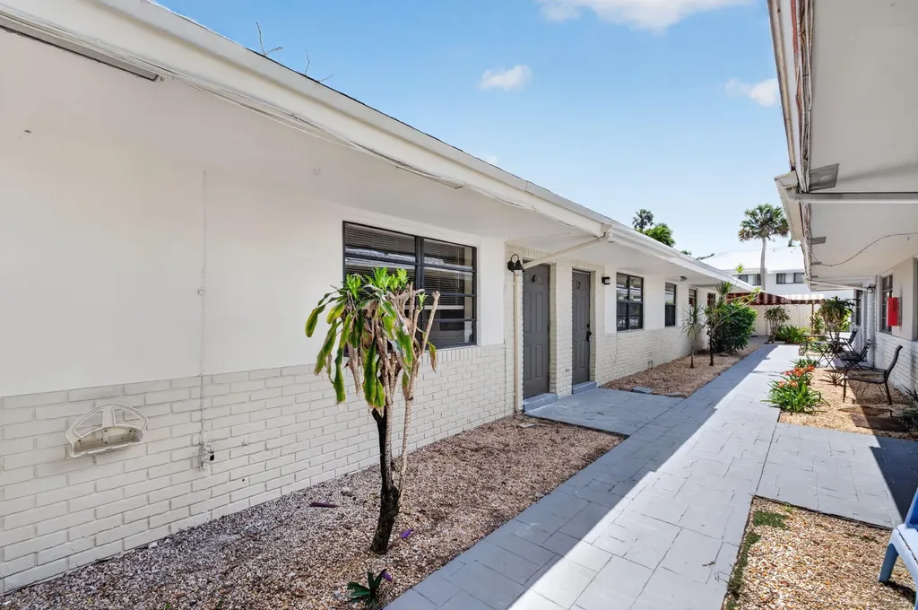 2500 SW 18th Terrace Fort Lauderdale FL 33315
