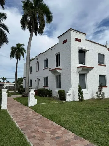 817 Tyler Street Hollywood FL 33019