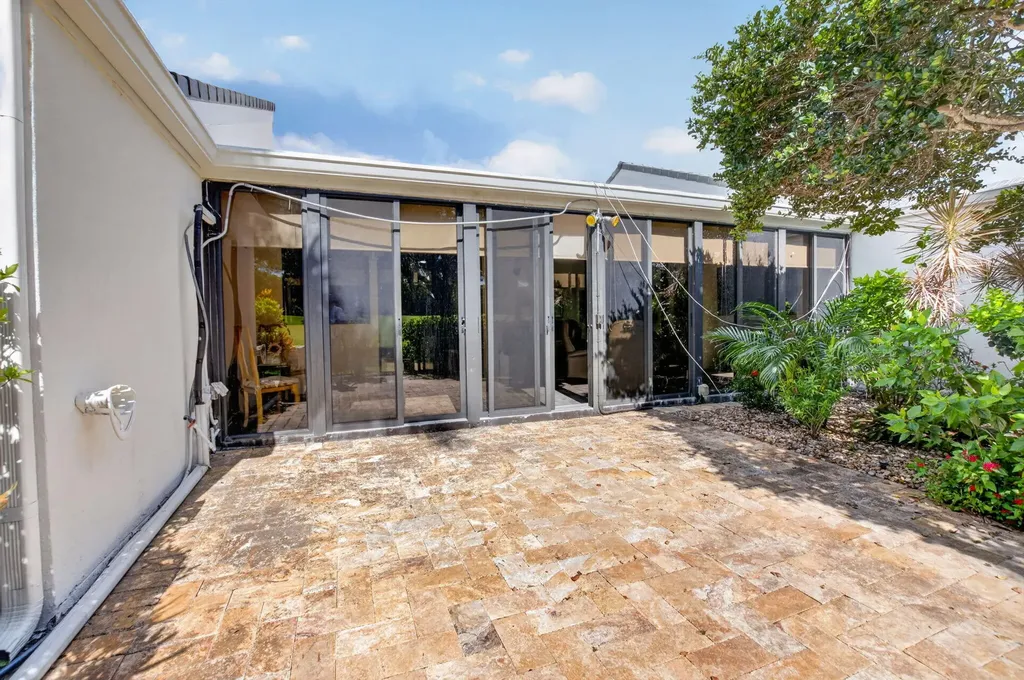 19950 Sawgrass Lane Boca Raton FL 33434