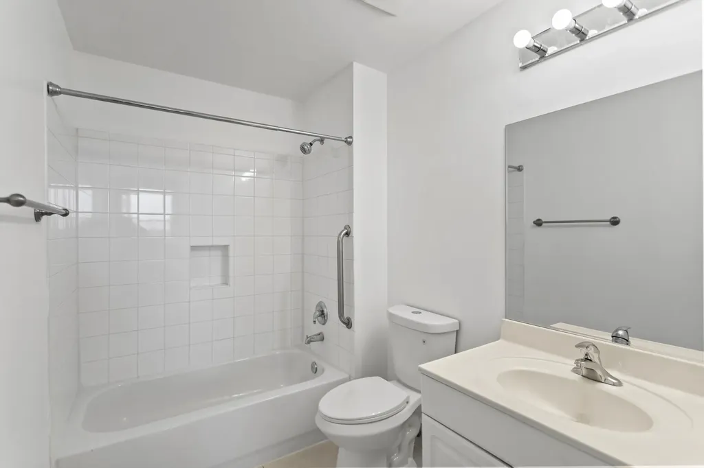 27 Royal Palm Way Boca Raton FL 33432