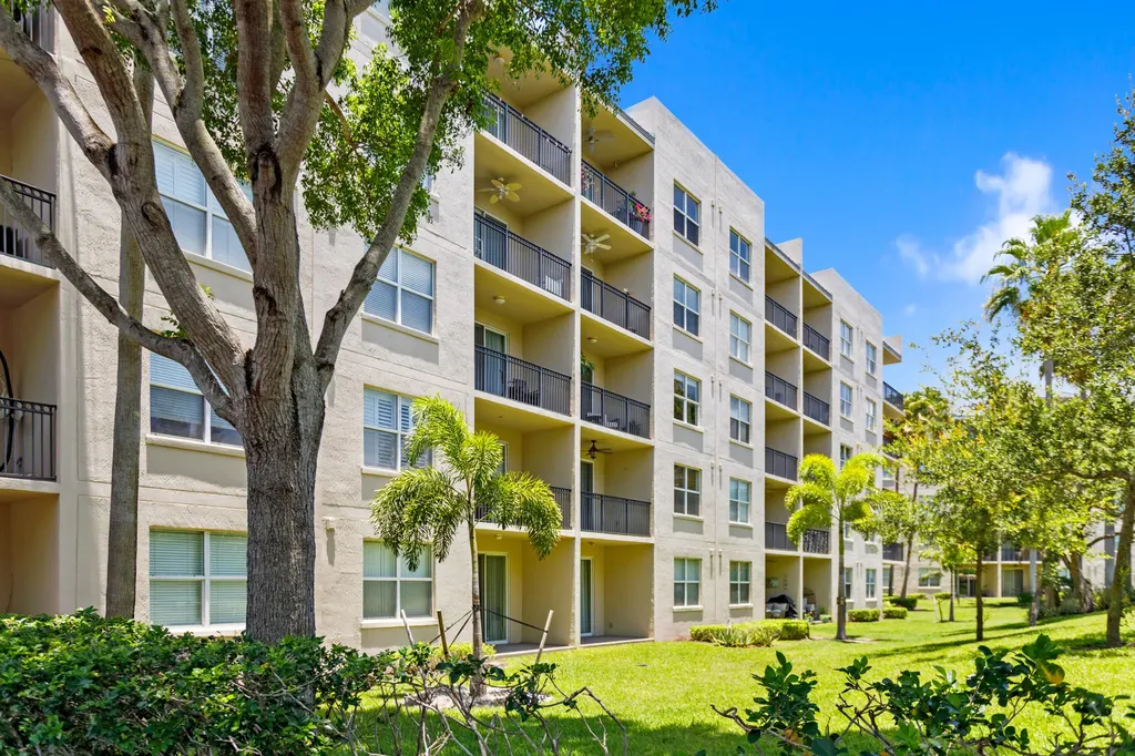 27 Royal Palm Way Boca Raton FL 33432