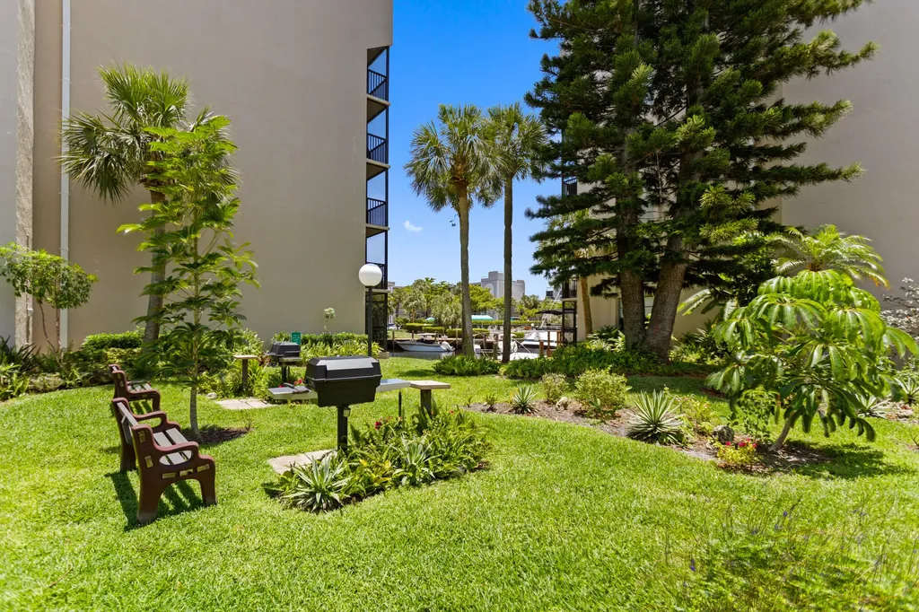 27 Royal Palm Way Boca Raton FL 33432