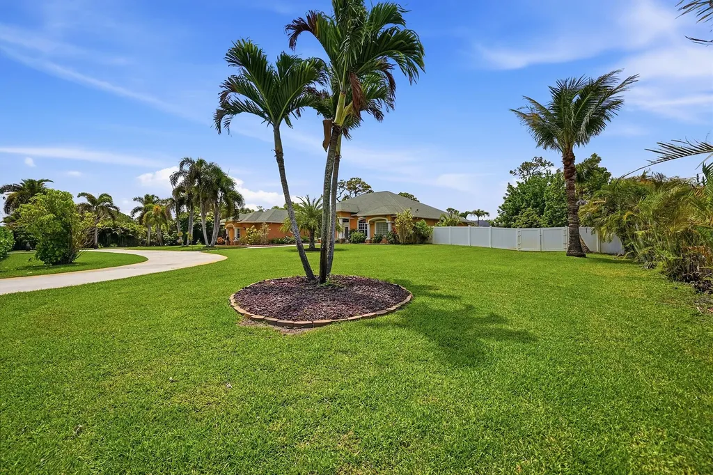 14310 N 85th Road Road N The Acreage FL 33470