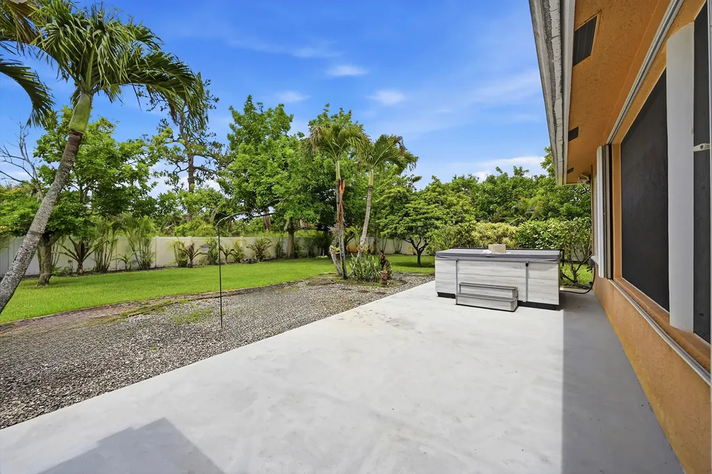 14310 N 85th Road Road N The Acreage FL 33470