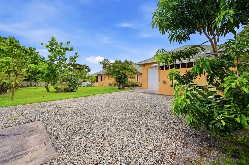 14310 N 85th Road Road N The Acreage FL 33470
