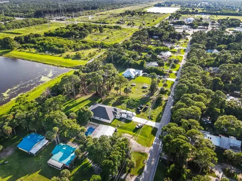 203 E Easy Street Fort Pierce FL 34982