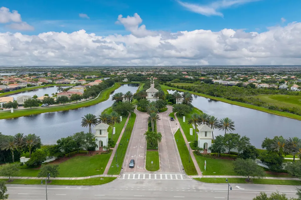 12784 SW Lake Fern Port St Lucie FL 34987