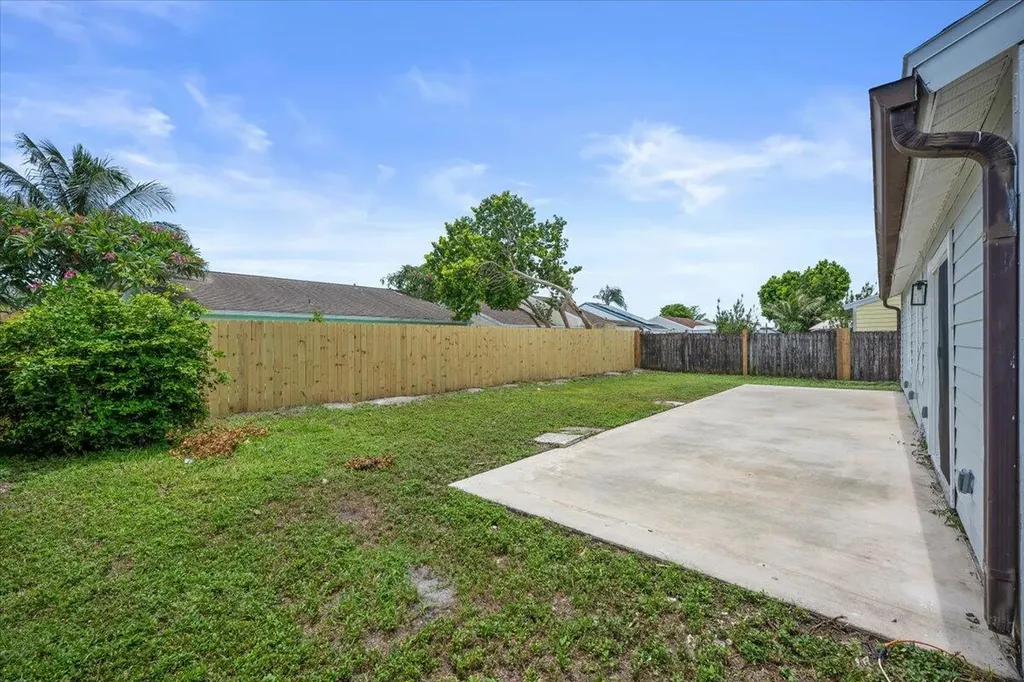 5082 Dalewood Lane Lake Worth FL 33467