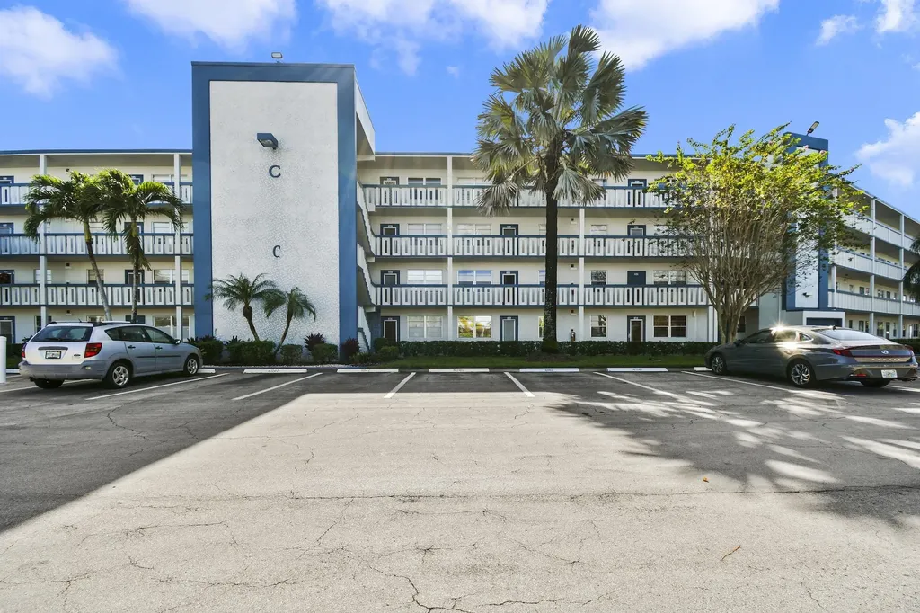 4047 Lincoln Boca Raton FL 33434