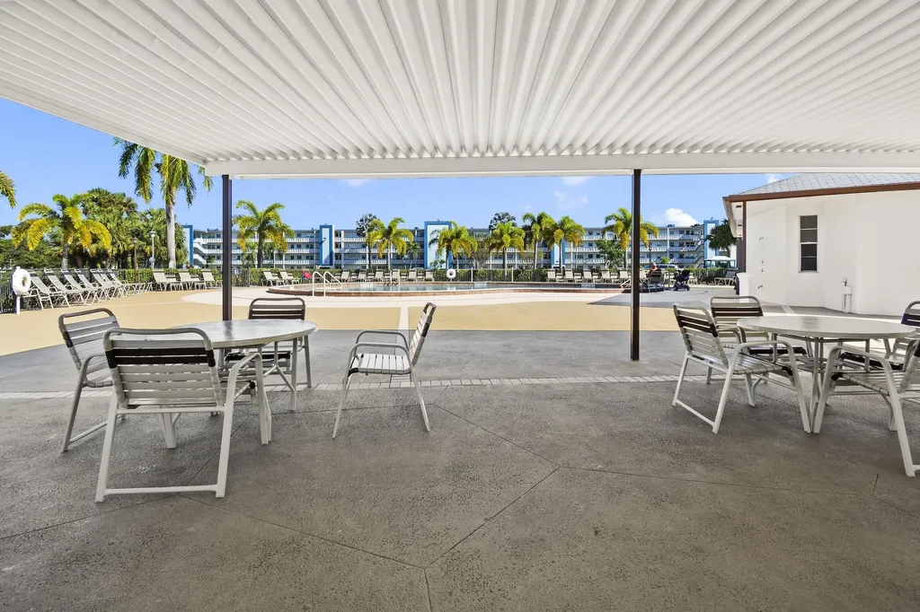 4047 Lincoln Boca Raton FL 33434