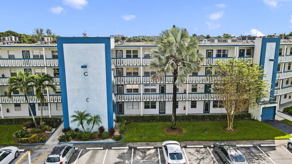 4047 Lincoln Boca Raton FL 33434