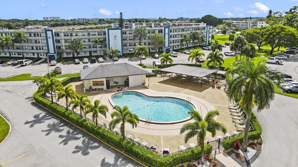 4047 Lincoln Boca Raton FL 33434