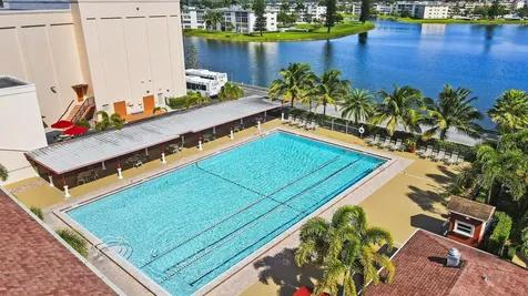 4047 Lincoln Boca Raton FL 33434