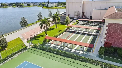 4047 Lincoln Boca Raton FL 33434