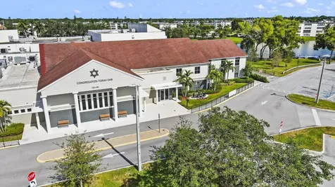 4047 Lincoln Boca Raton FL 33434