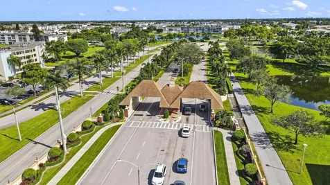 4047 Lincoln Boca Raton FL 33434