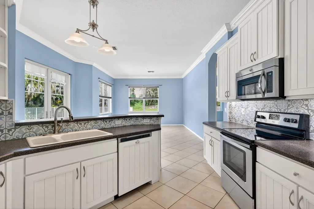 505 SW Lake Manatee Way Port St Lucie FL 34986