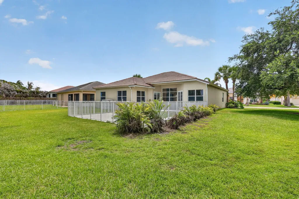 505 SW Lake Manatee Way Port St Lucie FL 34986