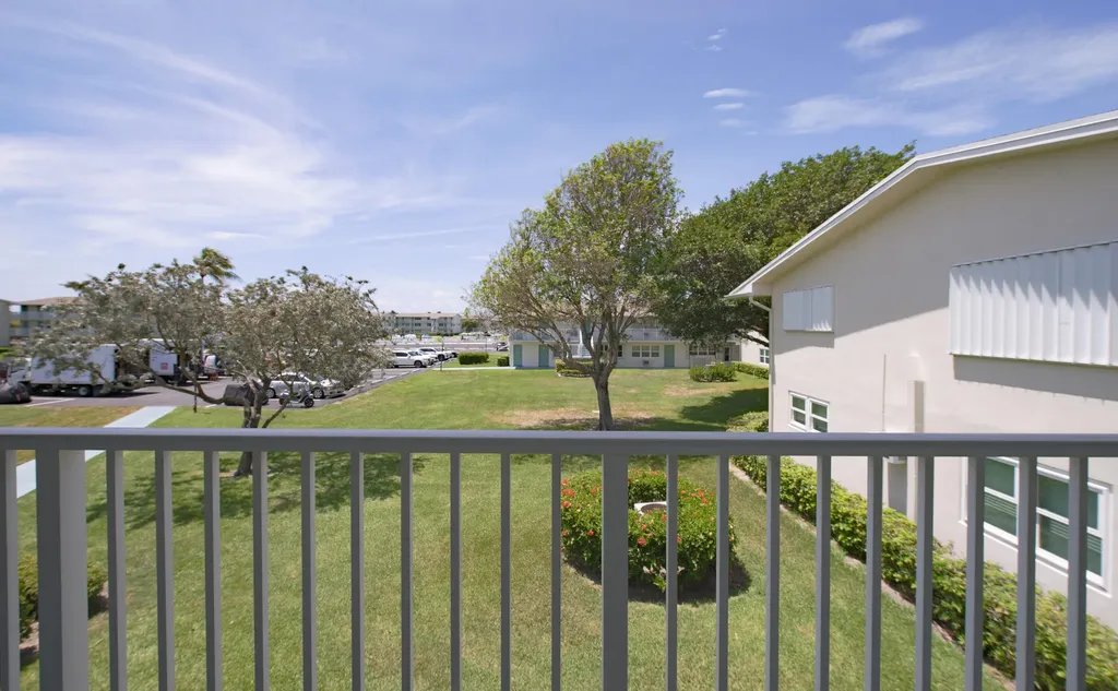320 W Horizons W Boynton Beach FL 33435