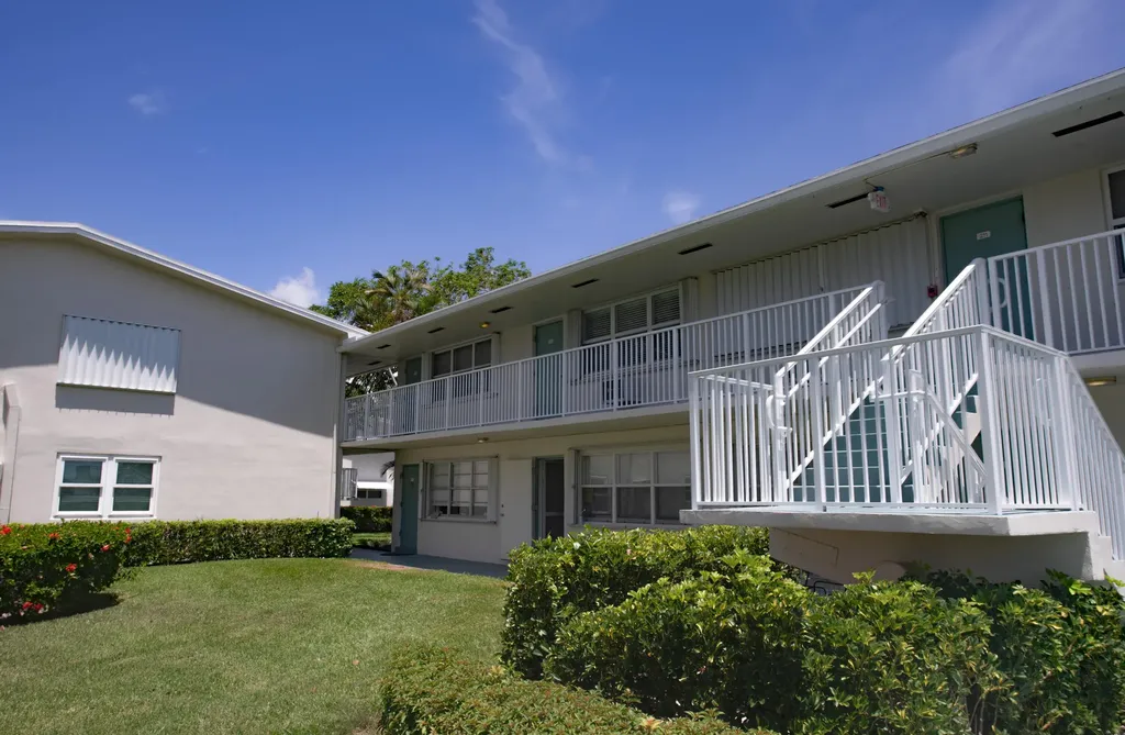 320 W Horizons W Boynton Beach FL 33435