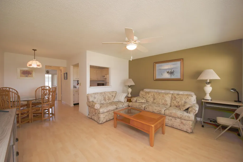 320 W Horizons W Boynton Beach FL 33435