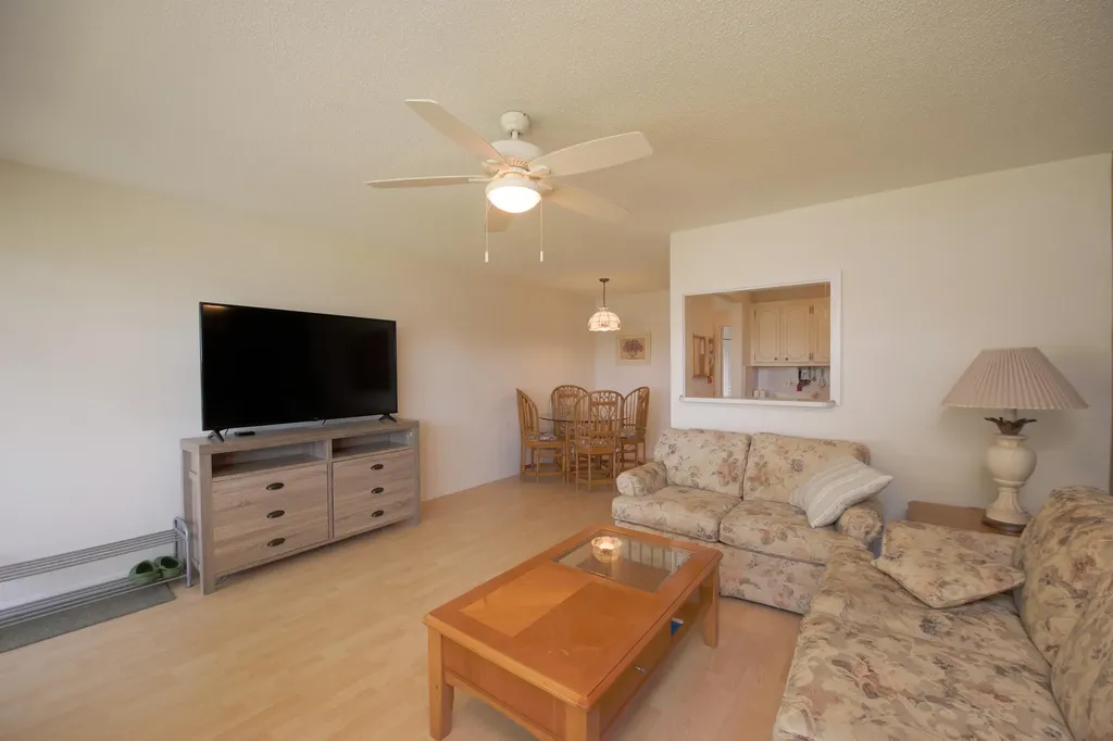 320 W Horizons W Boynton Beach FL 33435