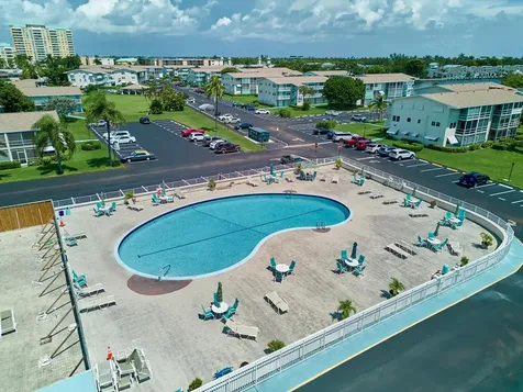 320 W Horizons W Boynton Beach FL 33435