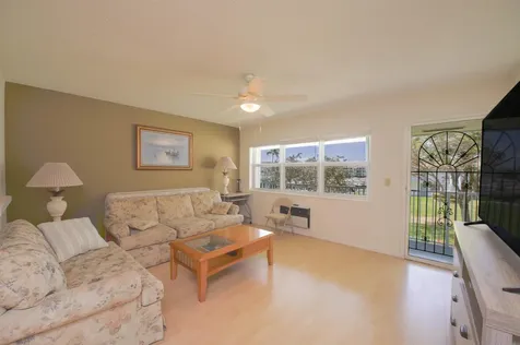 320 W Horizons W Boynton Beach FL 33435