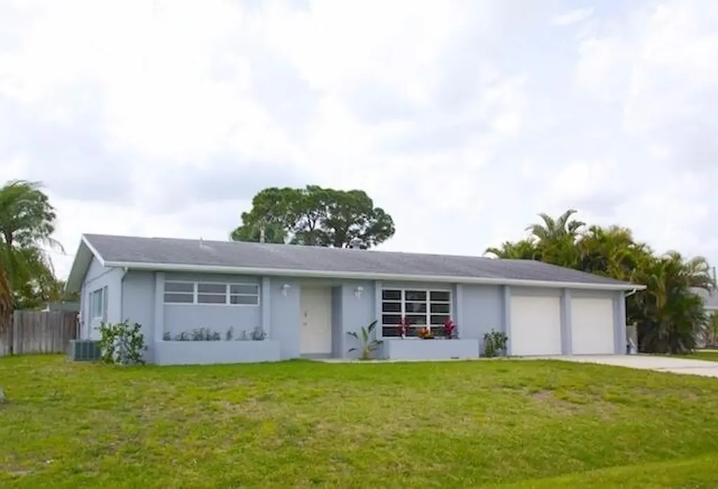 336 SE Tranquilla Avenue Port St Lucie FL 34983