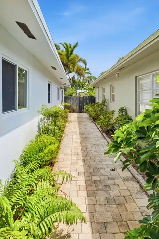 735 NE 34th Court Oakland Park FL 33334
