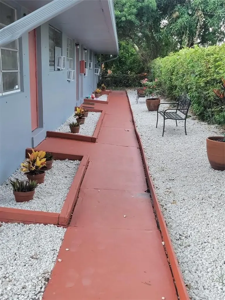 6233 Dawson Street Hollywood FL 33023
