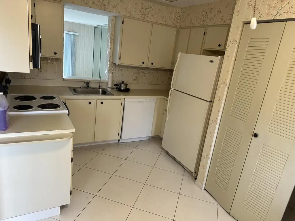 7286 Huntington Lane Delray Beach FL 33446