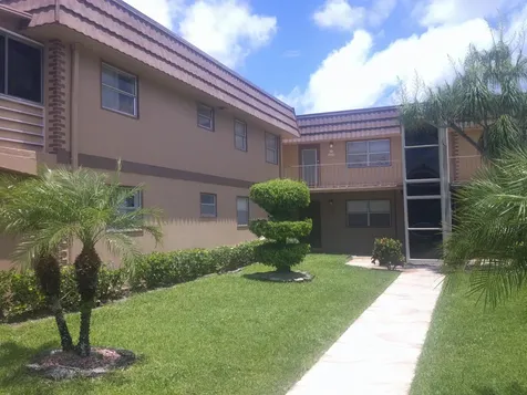 588 Brittany M Delray Beach FL 33446