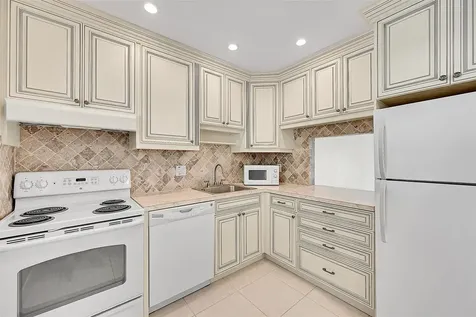 23 Abbey Lane Delray Beach FL 33446