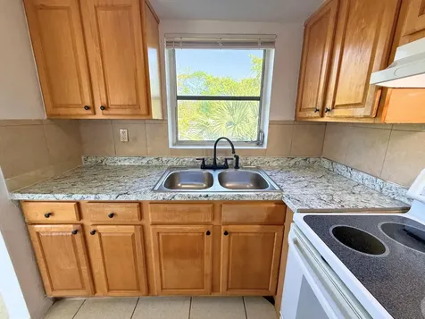 432 NW 42nd Street Oakland Park FL 33309