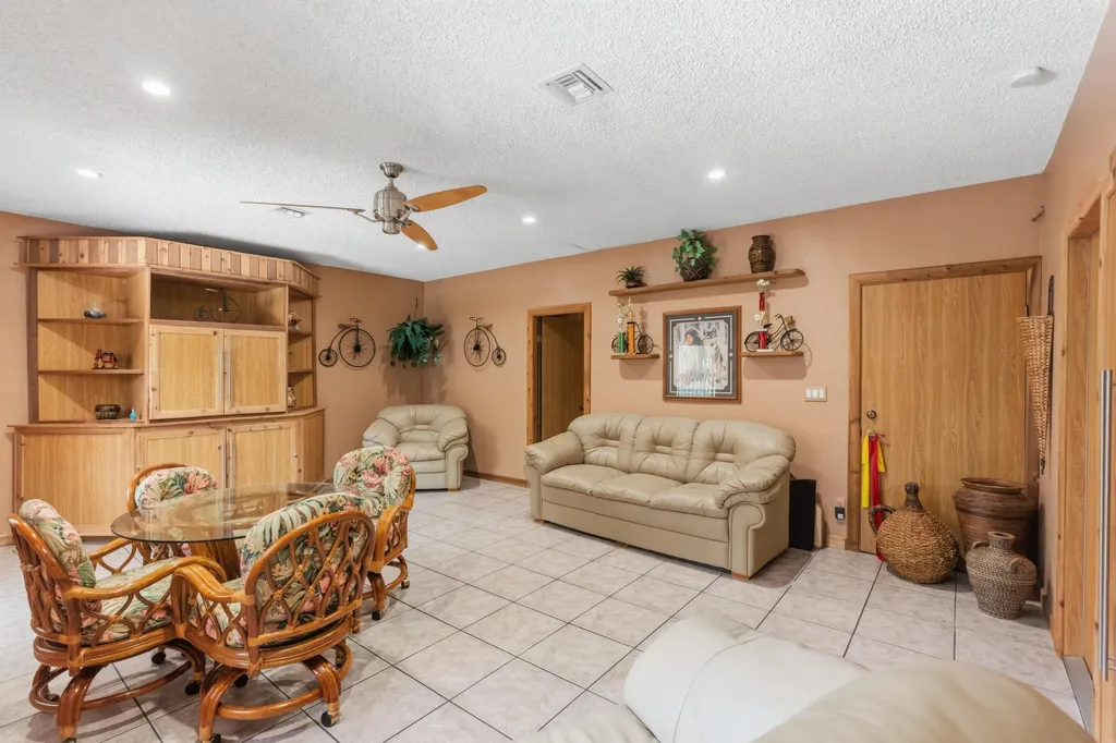 4201 SW 102nd Avenue Davie FL 33328