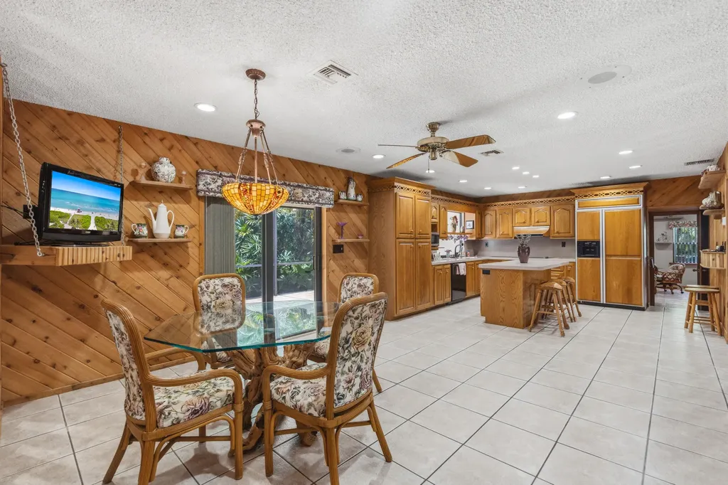 4201 SW 102nd Avenue Davie FL 33328