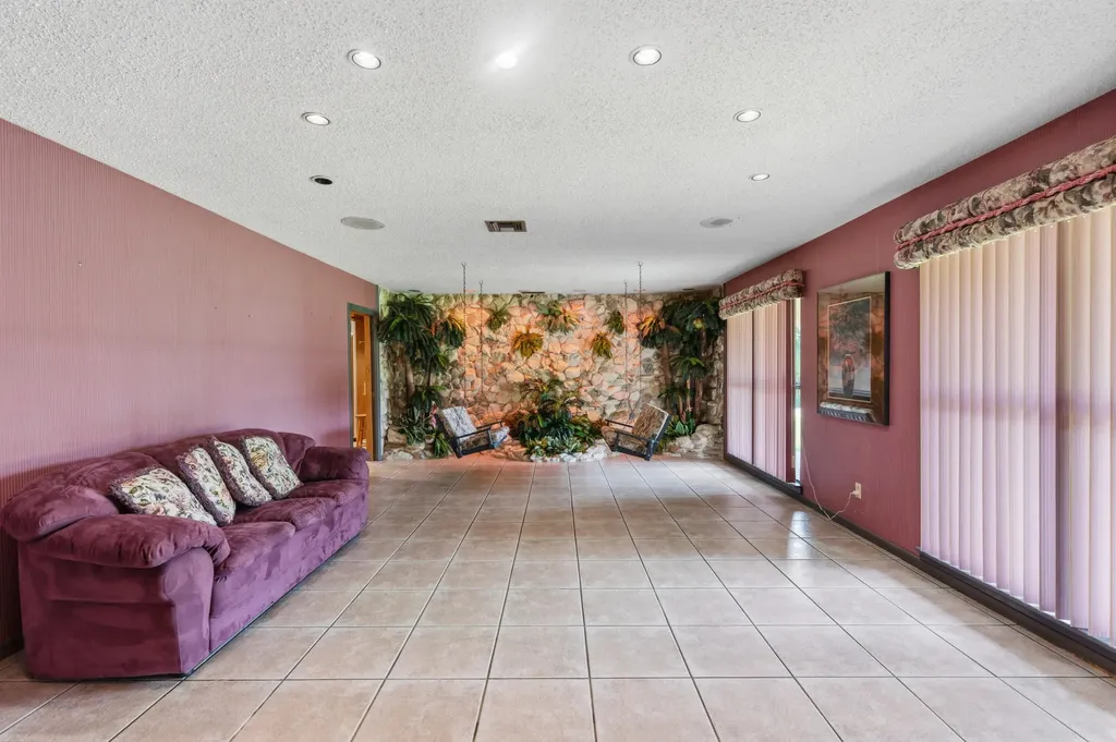 4201 SW 102nd Avenue Davie FL 33328