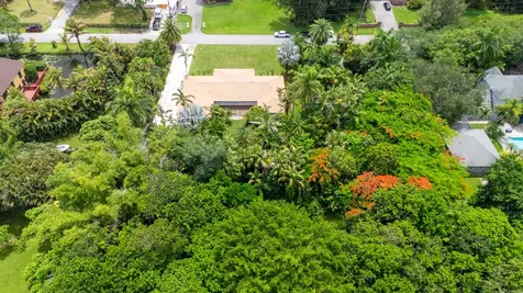 4201 SW 102nd Avenue Davie FL 33328