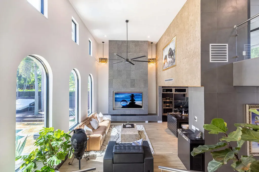 290 NW 6th Street Boca Raton FL 33432