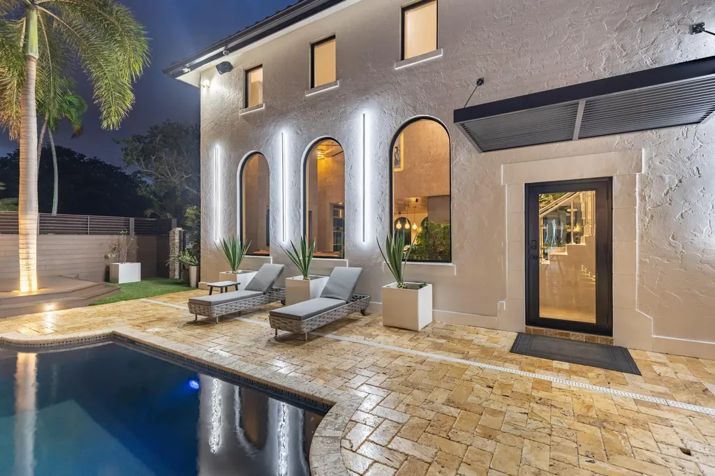 290 NW 6th Street Boca Raton FL 33432