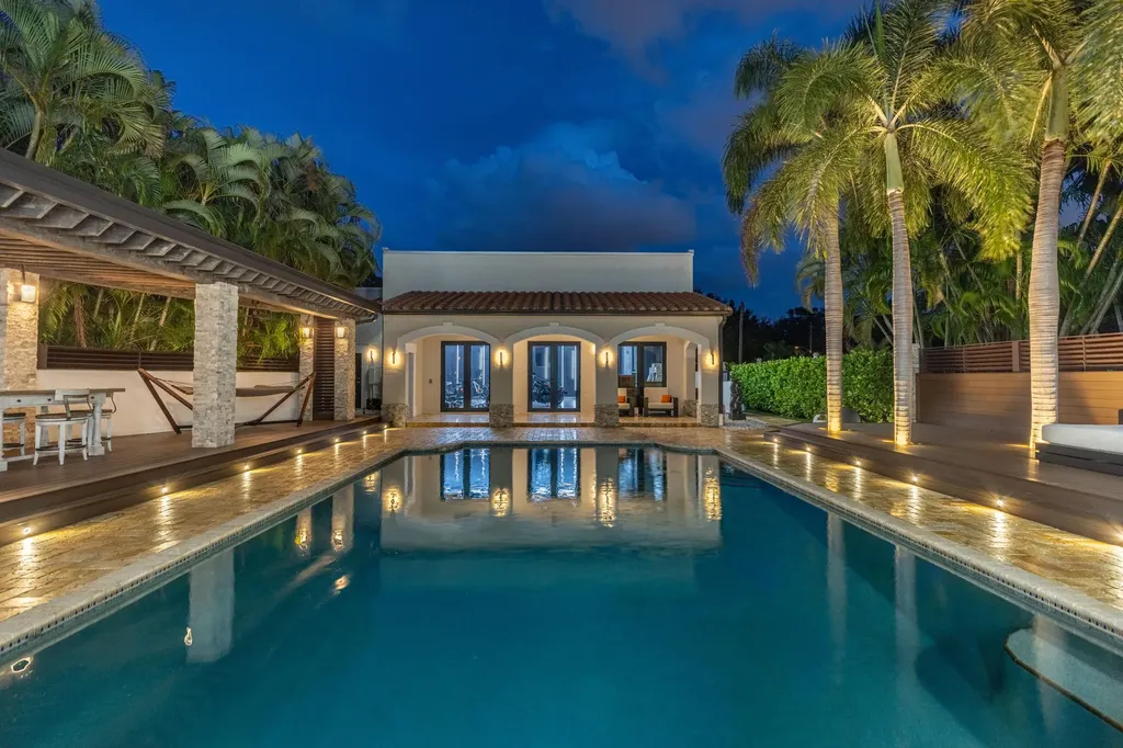 290 NW 6th Street Boca Raton FL 33432