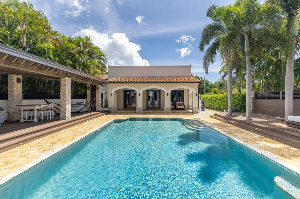 290 NW 6th Street Boca Raton FL 33432