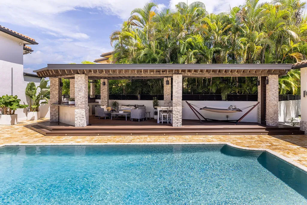 290 NW 6th Street Boca Raton FL 33432