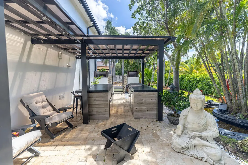 290 NW 6th Street Boca Raton FL 33432