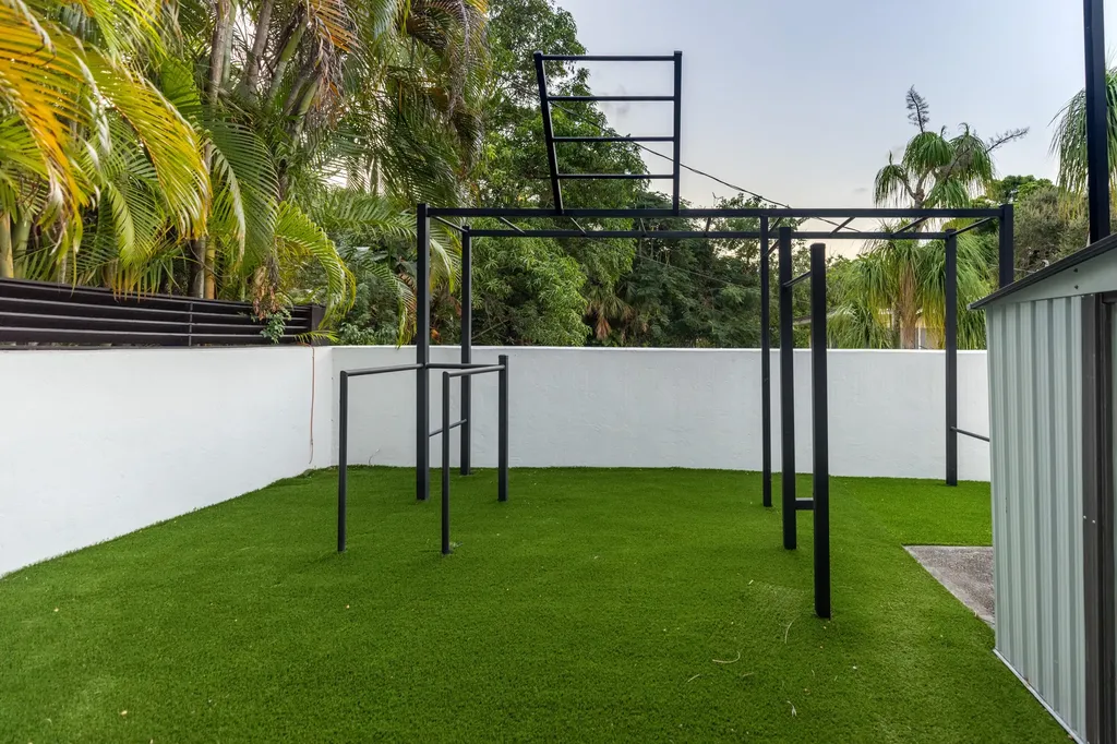 290 NW 6th Street Boca Raton FL 33432