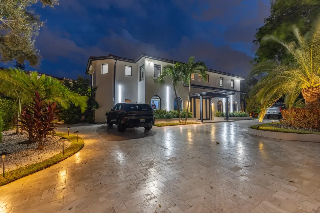 290 NW 6th Street Boca Raton FL 33432