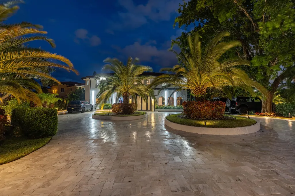 290 NW 6th Street Boca Raton FL 33432